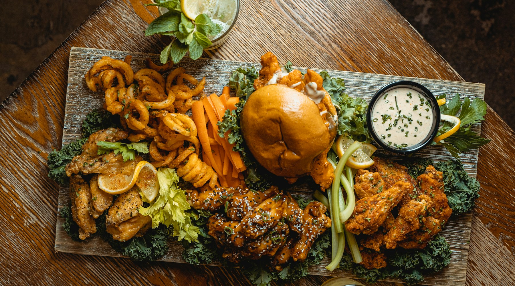 Combo Familiar con pollo, papas y gaseosa (foto referencial)